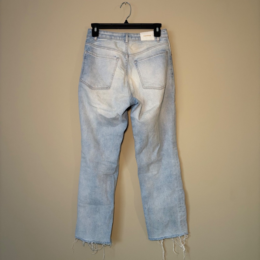 EXPRESS Curvy Mom Jeans Light Wash Distressed Frayed Hem Size 4 - Picture 2 of 10